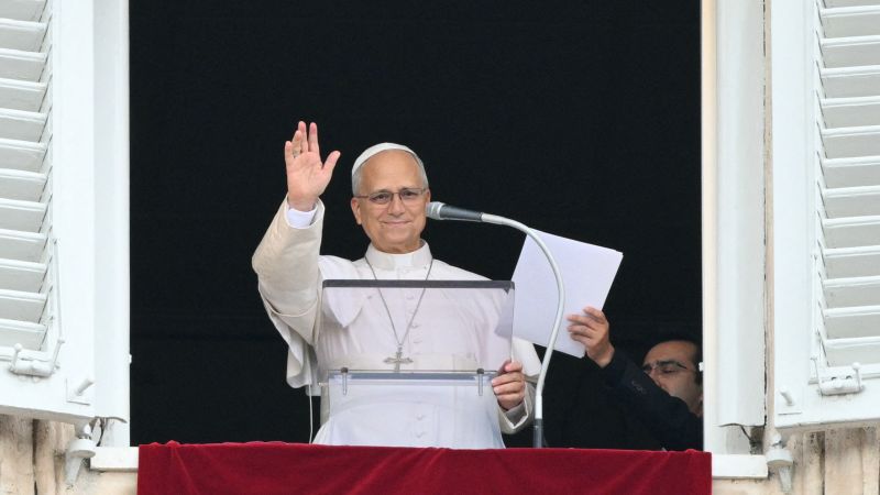 Pope Leo leads Sunday prayers in first large public gathering after lung cancer surgery