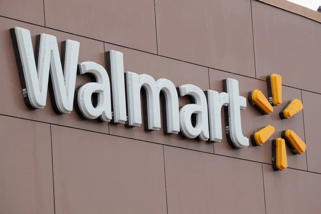 Walmart rolls out welcome mat while Amazon blocks AI agents